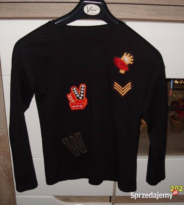 Czarna bluzka z naszywkami MISS LORELLI r134146
