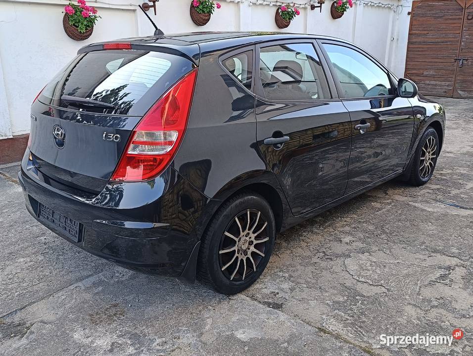 Hyundai i30 14i 109 216 2010r Czarny Klima i30 Trzcianka sprzedam