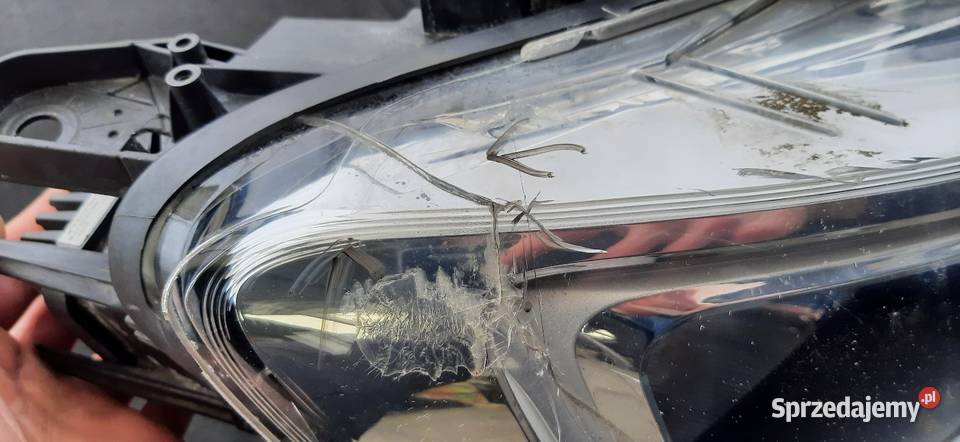 Opel combo E 2018 Lampa prawa przód Lampy przednie Kościerzyna