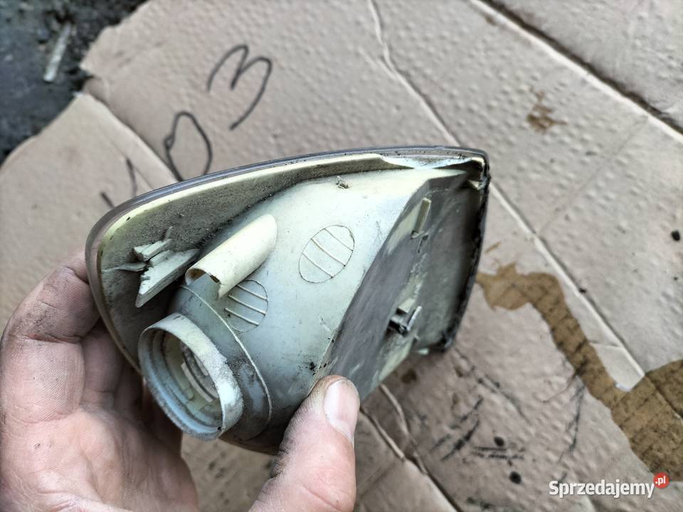 KIERUNKOWSKAZ LEWY Volkswagen Polo 963999 Oświetlenie Kamień-Kolonia sprzedam