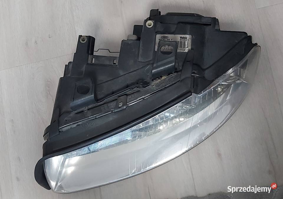 Reflektor Lewy Audi A4 B6 Valeo 8E0 941 003 F Oława