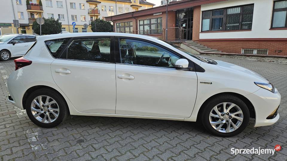 Toyota Auris II lift 2015r Hybryda 136KM lubelskie Lublin