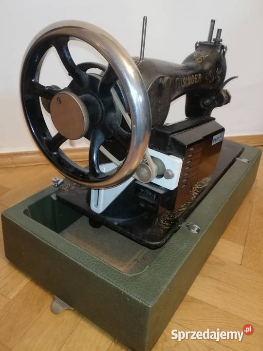 Maszyna do szycia Singer w walizce