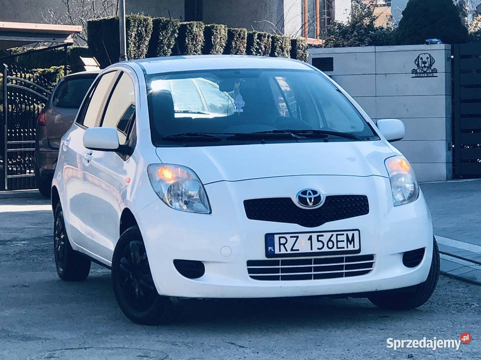 Toyota Yaris II 10VVTi 69 Biały akrylowy 69KM Przeworsk