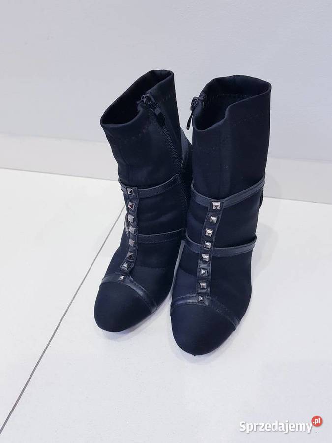 Damskie jesienne botki na słupku z ćwiekami tkanina