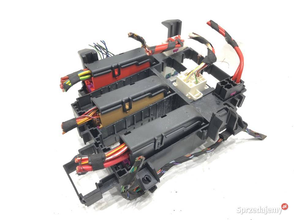 SKRZYNKA BEZPIECZNIKÓW AUDI Q5 FY 80A971845 SUV sprzedam