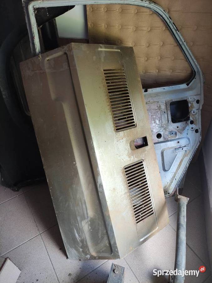 Poszycie klapy bagażnika Fiat 126p nowe z epoki Niebylec