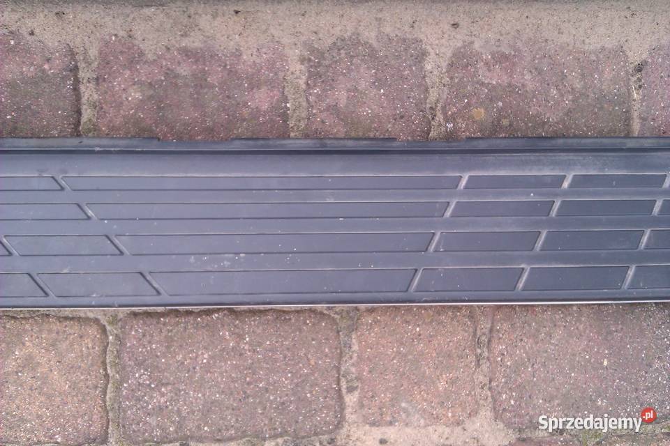 Mitsubishi Pajero IV 5D stopnie nakładka progów