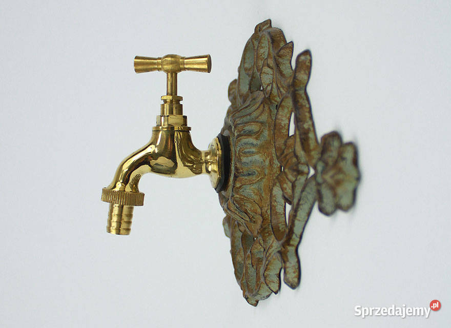 Żeliwna rozeta maskownica z kranem na ścianę Poznań