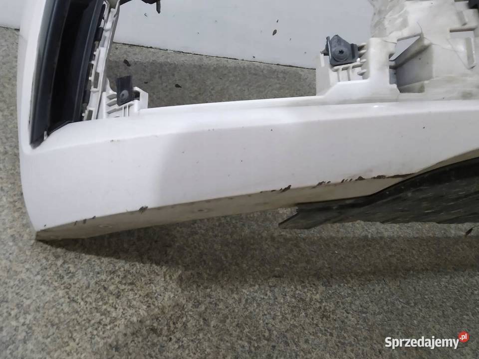 ZDERZAK PRZÓD BIAŁY LEKKO USZKODZONY Skoda Scala