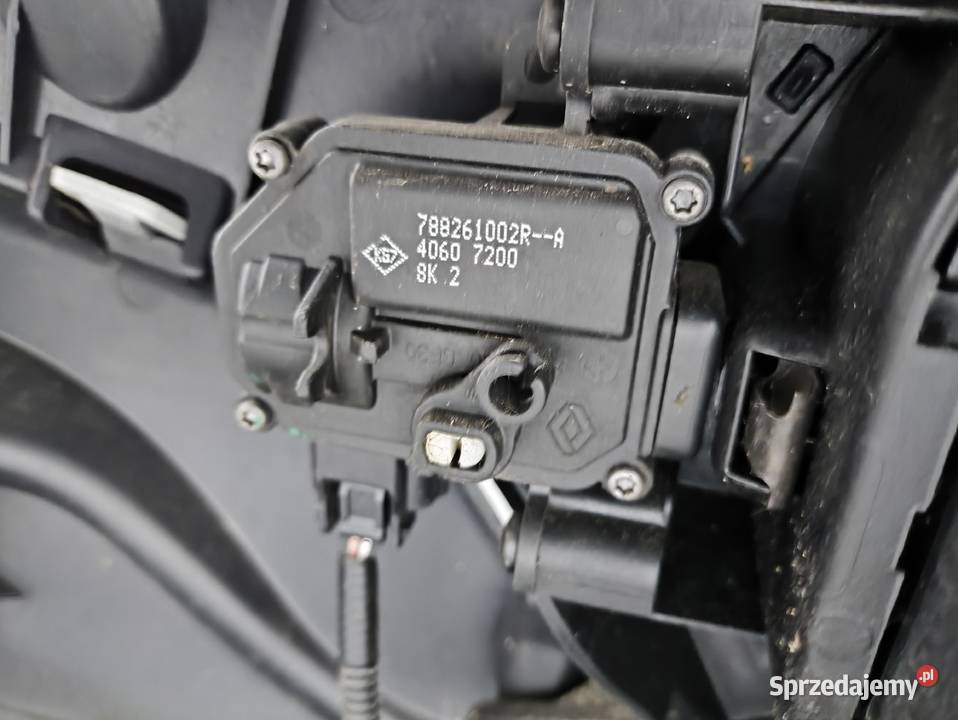 RENAULT ZOE I ZDEZAK PRZEDNI PRZÓD HALOGENY Radom