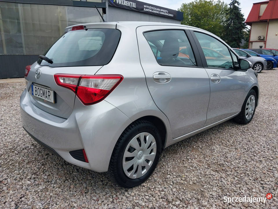 Toyota Yaris SALON 100 bezwypadkowa niski Warszawa sprzedam