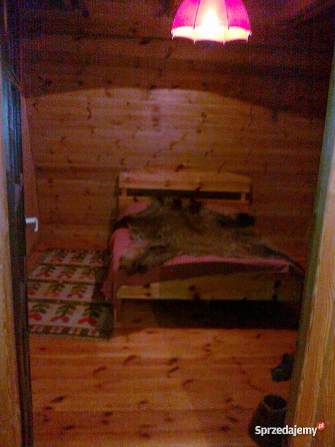 Drewnianomurowany dom Dzięciołkiem w bliskim sąs Szynkarzyzna