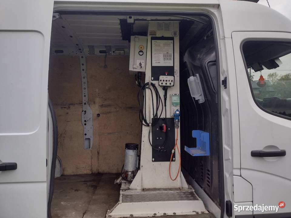 Renault master podnośnik koszowy zwyżka 125 m manualna Pacanów