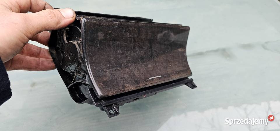 Popielniczka schowek avantgarde mercedes w210 Rok produkcji 1998 Zbąszyń