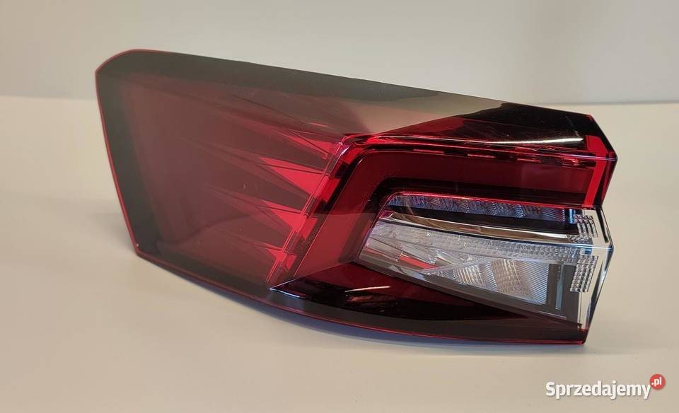 SKODA SUPERB 4 LAMPA LEWY TYŁ LED 3P0945207