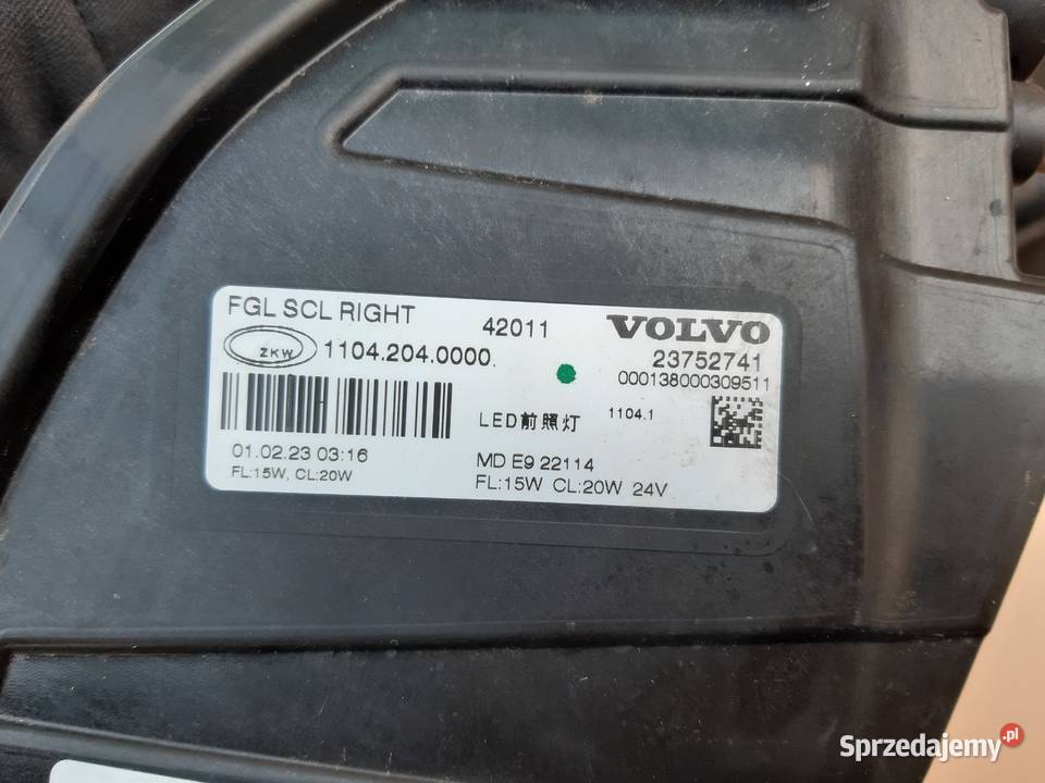 VOLVO FMX FM5 OKULAR RAMKA HALOGEN PRAWY Części samochodowe Trzciel