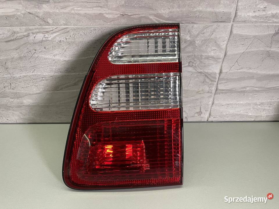 TOYOTA LAND CRUISER PRAWA LAMPA W KALPE Lampy tylne