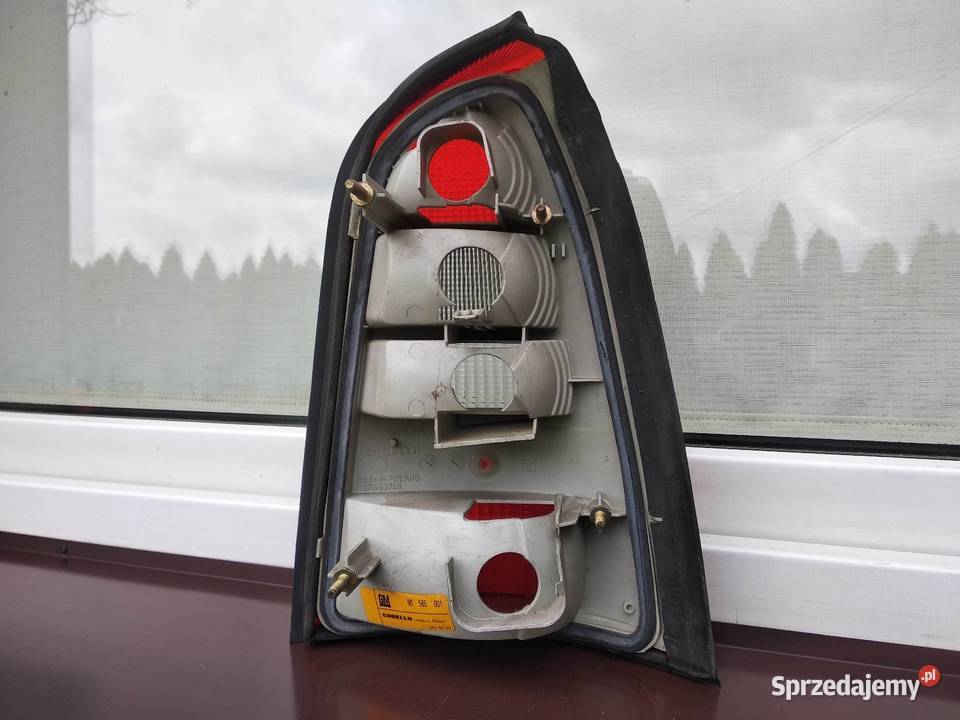 Opel Vectra B Kombi Caravan przedlift lampa tył