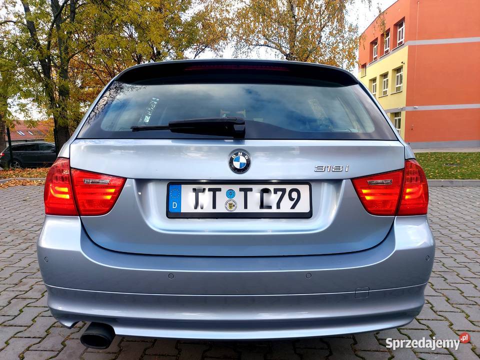BMW Seria 3 20 Benzyna 2009 143 Ksenon Ringi centralny zamek Dzierżoniów