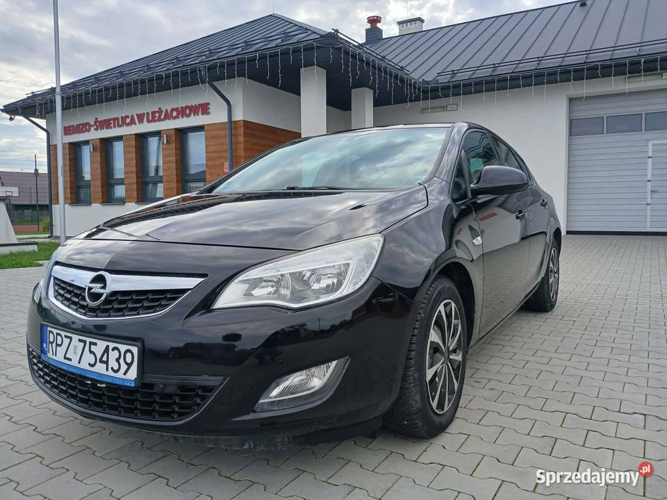 Opel Astra J 2010 16 benzyna 115 200 Grzane Opel Przeworsk