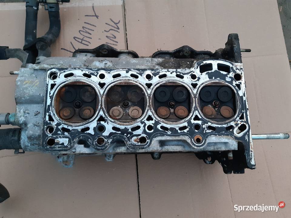 Yaris I 10 VVTI Glowica z walkami