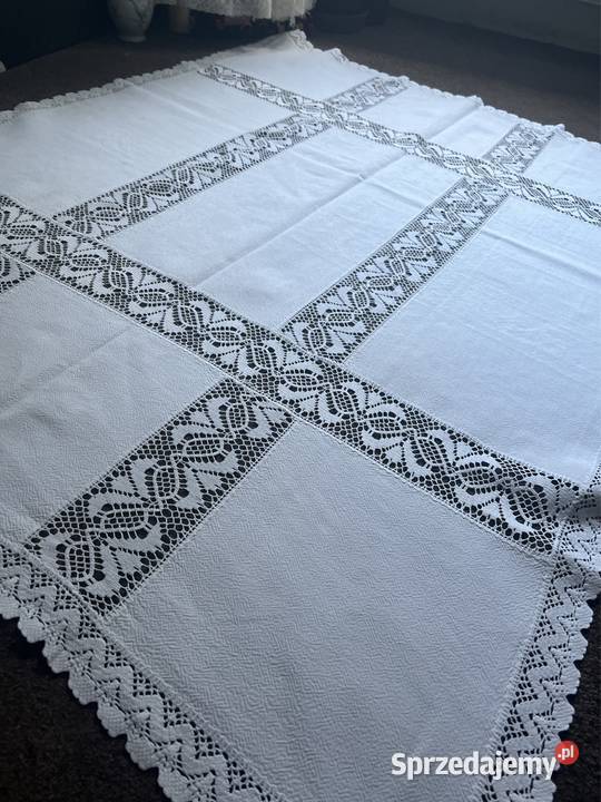 Obrus biały z koronkami Zabrze