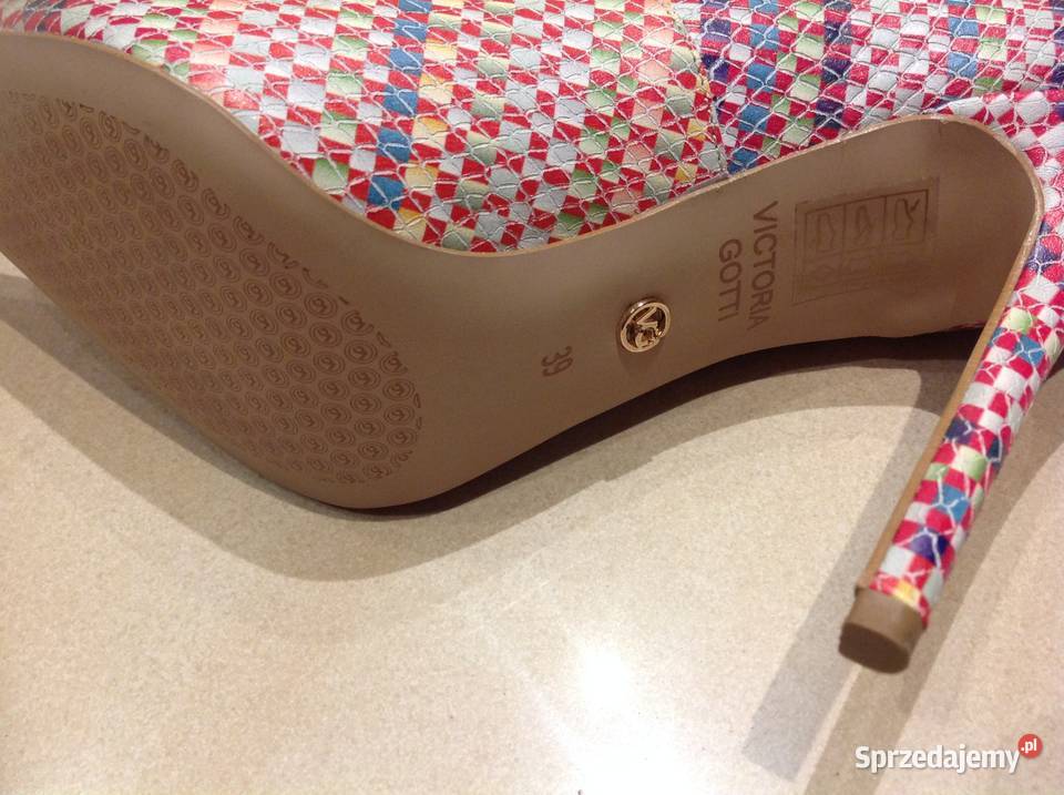 Buty Na Szpilce Skórzane Victoriagotti 39 j nowe