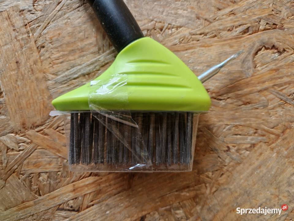 Szczotka druciana ze skrobakiem do kostki Głogowa