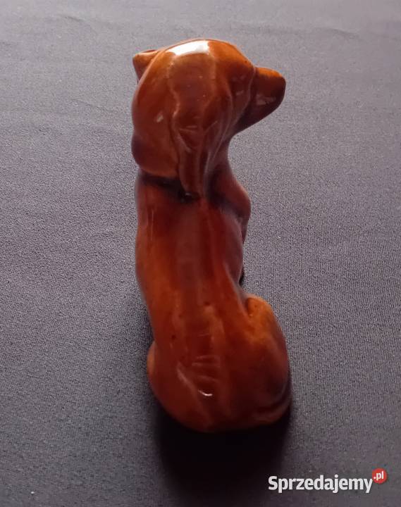 Figurka z porcelitu siedzący piesek jamnik PRL