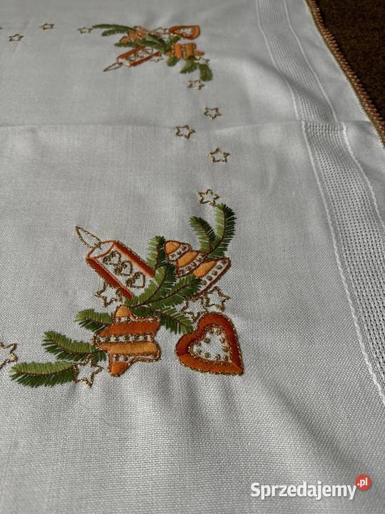obrus ręcznie haftowany motywy Świąteczne biały Zabrze