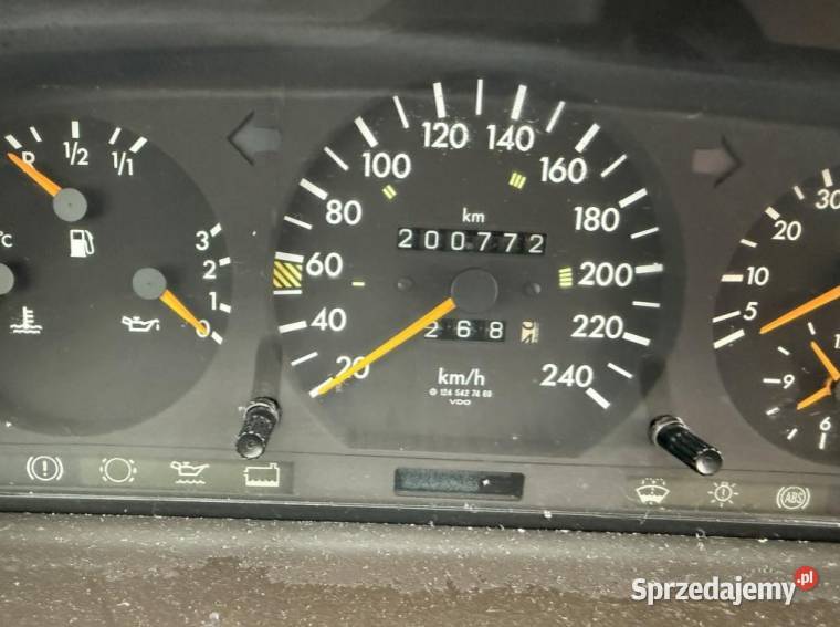 Syndyk sprzeda samochód MERCEDESBENZ W124 r 1994 Białystok