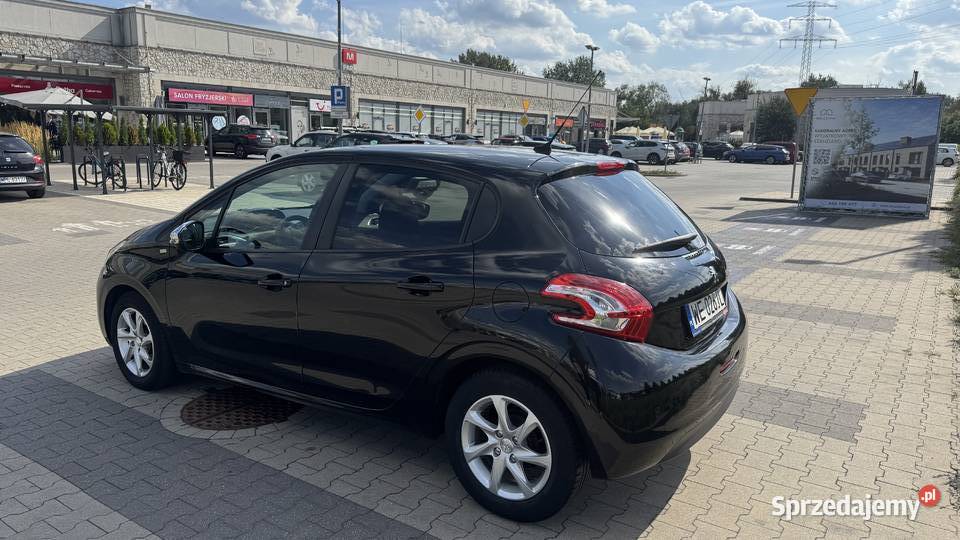 Peugeot 208 12 PureTech 82 2014 71 664 1 benzyna Warszawa