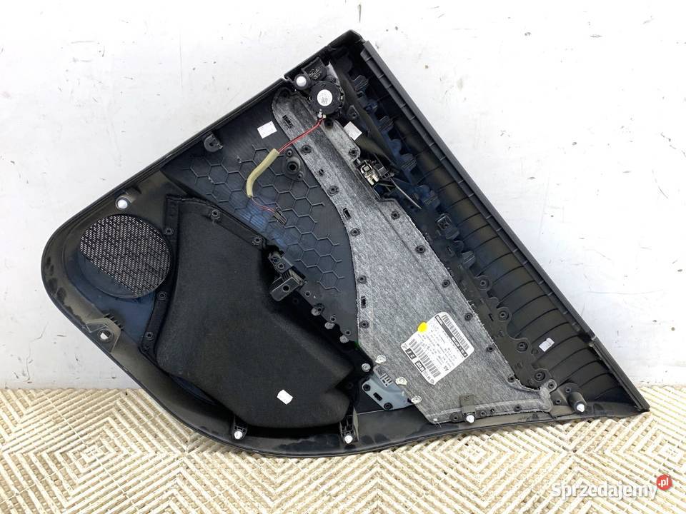 BOCZEK DRZWI LEWY TYŁ SKODA OCTAVIA IV Kombi osobowe