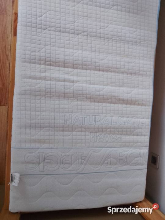 Zestaw Łóżko domek Pinio 160x70 materac hevea