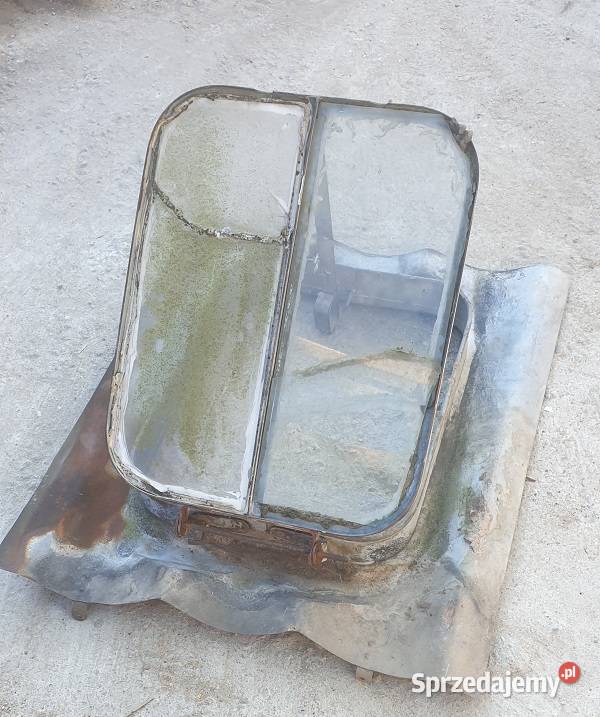 wyłaz kominiarski dachowy retro Reszel