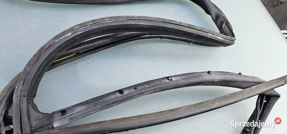 Uszczelka drzwi lewy tył mercedes w203 kombi Pozostałe wielkopolskie