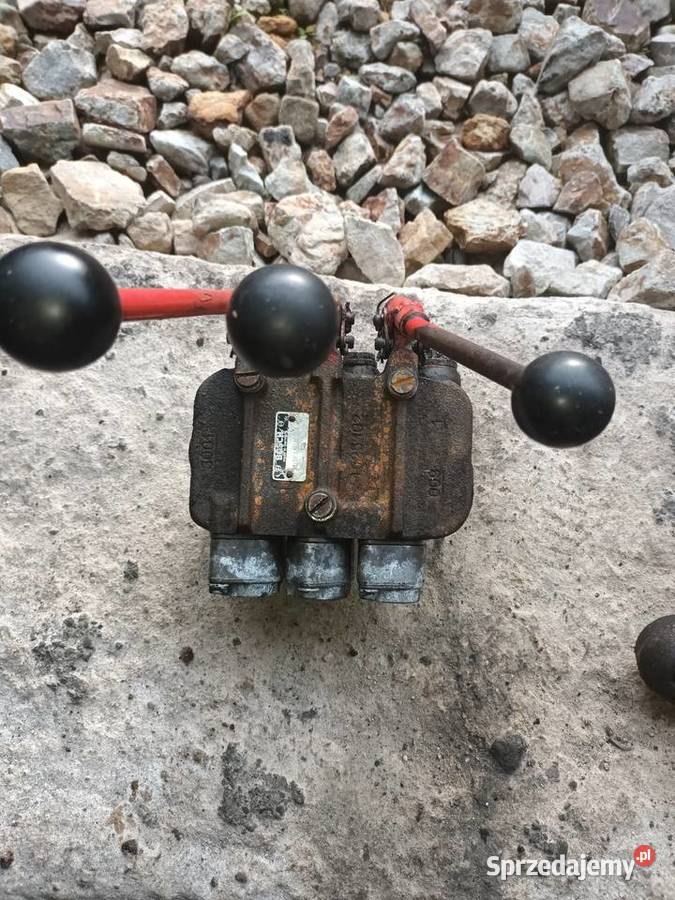 Rozdzielacz hydrauliczny Massey Ferguson Bukowie