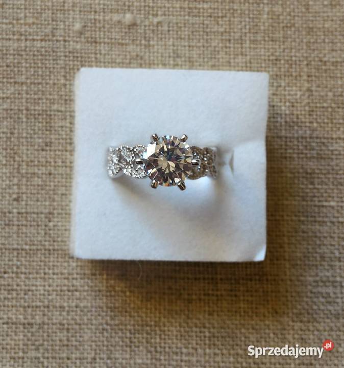 Nowy pierscionek srebrny kolor biale cyrkonie Pierścionki sprzedam