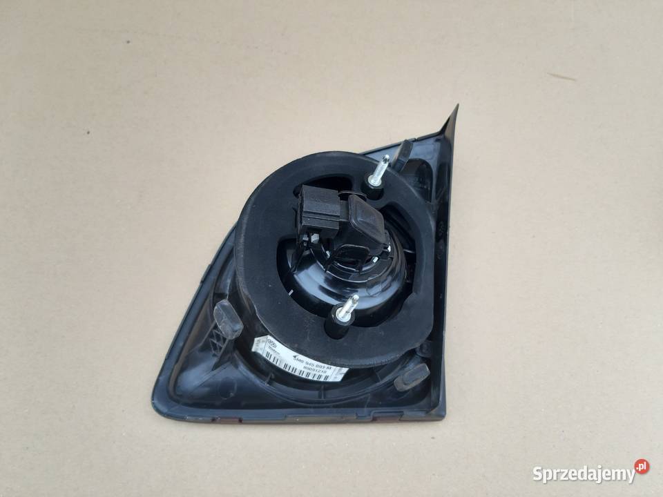 VW GOLF V 5 PLUS LAMPA LEWA TYŁ W KLAPĘ Oświetlenie Trzciel sprzedam