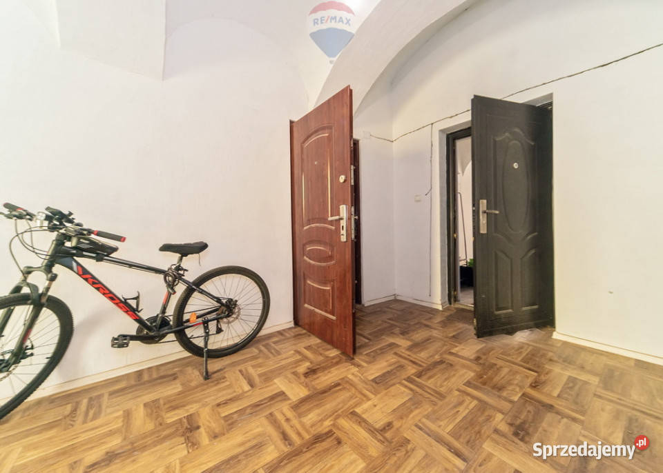 Kawalerka w centrum BielskoBiała remoncie 30.15m2 Sprzedaż śląskie Bielsko-Biała