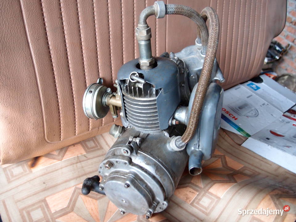 Mały radziecki silnik spalinowy Produkcja PRL łódzkie