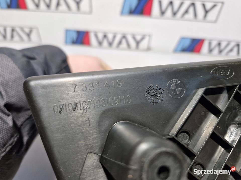 BMW X1 F48 BOCZEK SCHOWEK WNĘKA BAGAŻNIKA osobowe Tapicerki samochodowe sprzedam