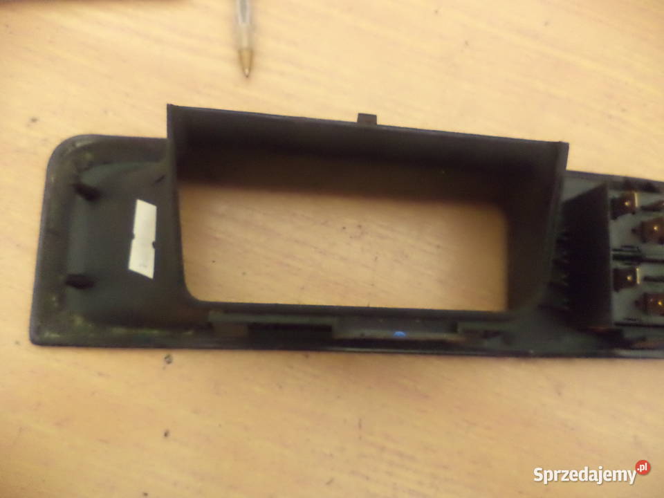 AUDI S8 A8 D2 PRZELACZNIK SZYB PANEL STEROWANIA Rok produkcji 2003 Turek sprzedam