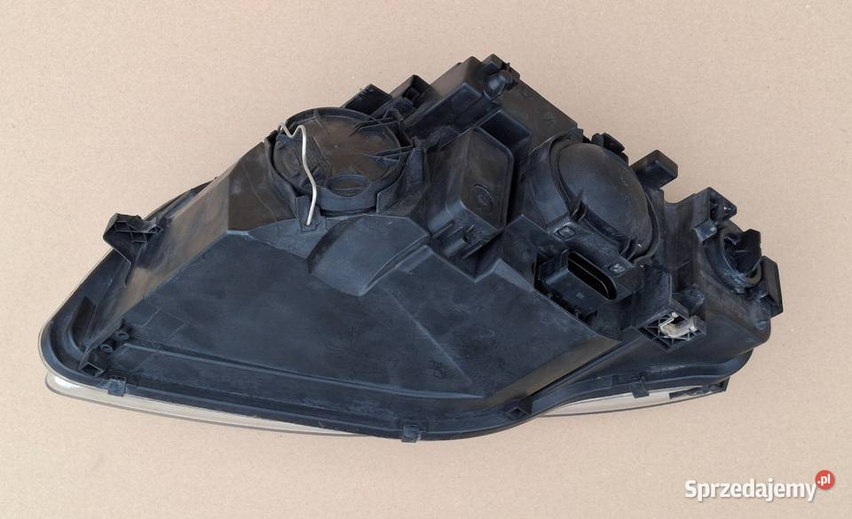 AUDI A4 B7 REFLEKTOR PRAWY LAMPA PRAWA Bieleń sprzedam