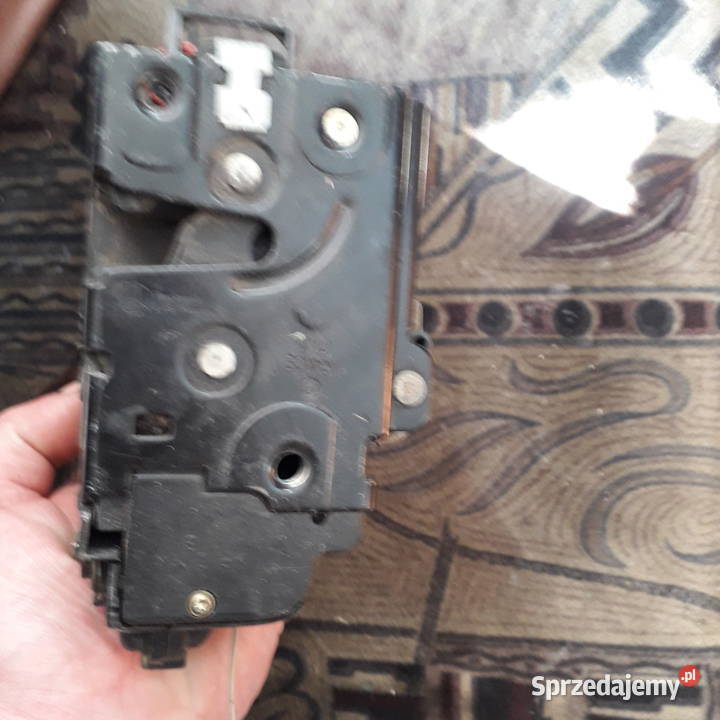 Zamek kierowcy VW PASSATA B5 przed liftem Żabno