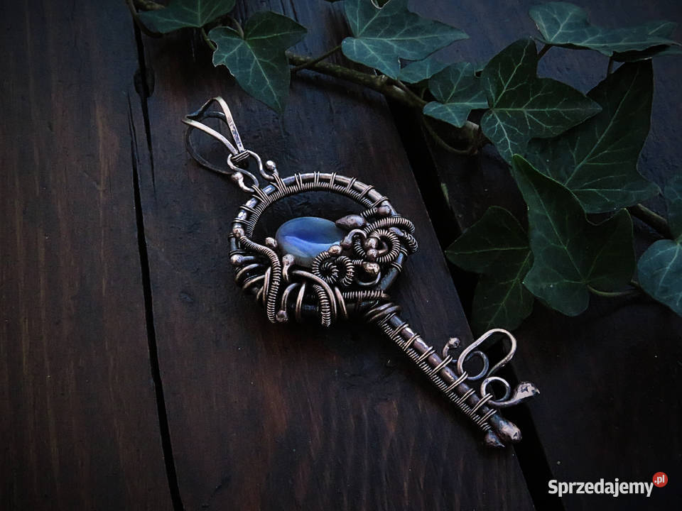 Wisiorek klucz miedź rękodzieło kamienie Kraków