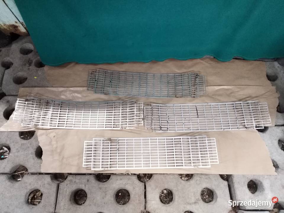 Syrena kratka środkowa grill usta przód przednia Rok produkcji 1980 wielkopolskie Chodzież