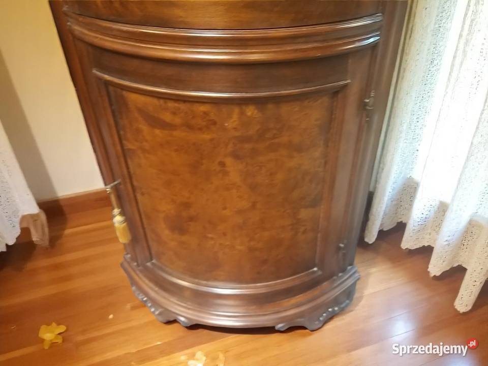 Stylowa witryna narożna orzech gięte fronty Bronisze