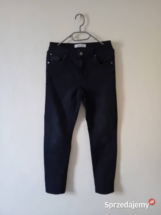 Czarne jeansy Reserved Warszawa